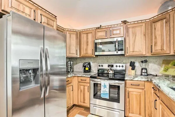 $3,250 | 423 Southwest 1st Avenue, Boynton Beach, FL 33435