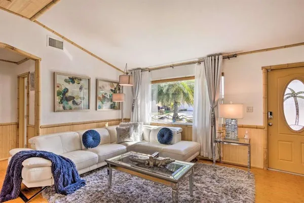 $3,250 | 423 Southwest 1st Avenue, Boynton Beach, FL 33435