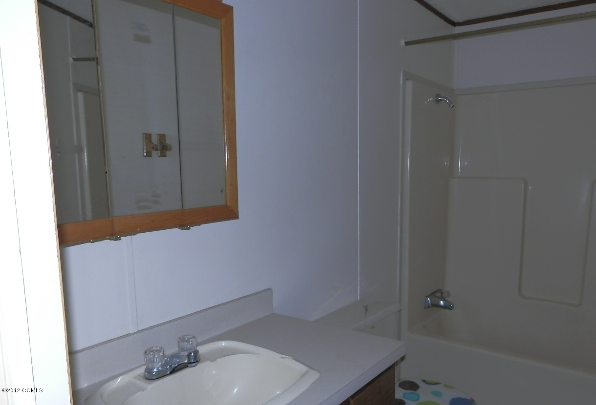 310 Queens Road Hubert, NC 28539 - Photo 5 of 8 bathroom