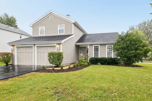 $369,000 | 388 Woodhollow Lane, Bartlett, IL 60103