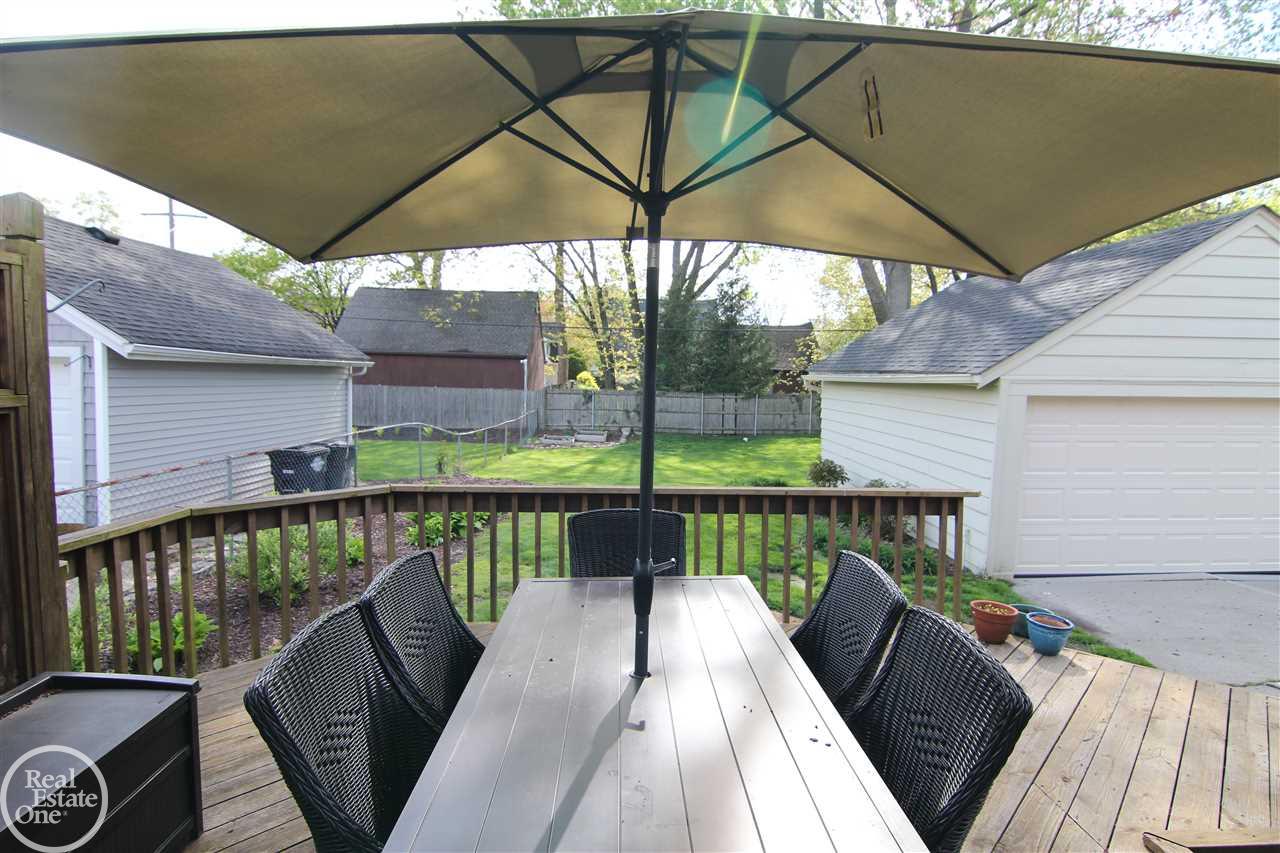 807 Fisher Road Grosse Pointe, MI 48230 - Photo 36 of 39 31379675-35.JPG