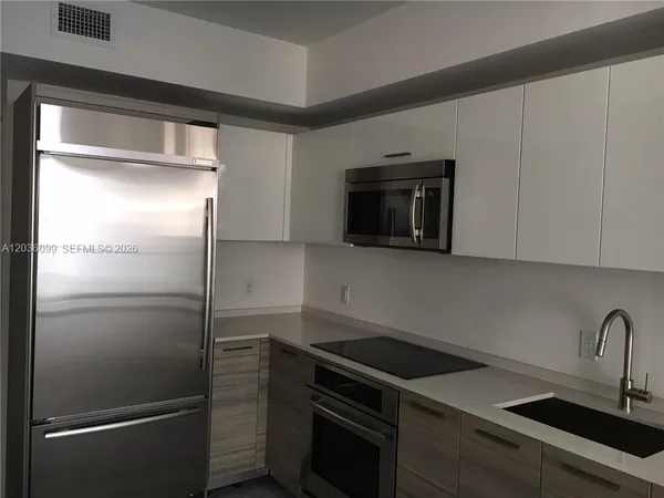 $2,950 | 1300 Brickell Bay Drive, Unit 710, Miami, FL 33131
