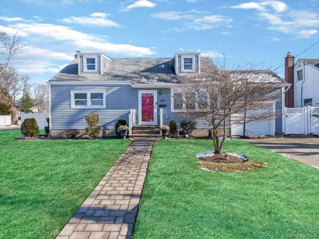 $679,000 | 181 Whittier Avenue, North Babylon, NY 11703