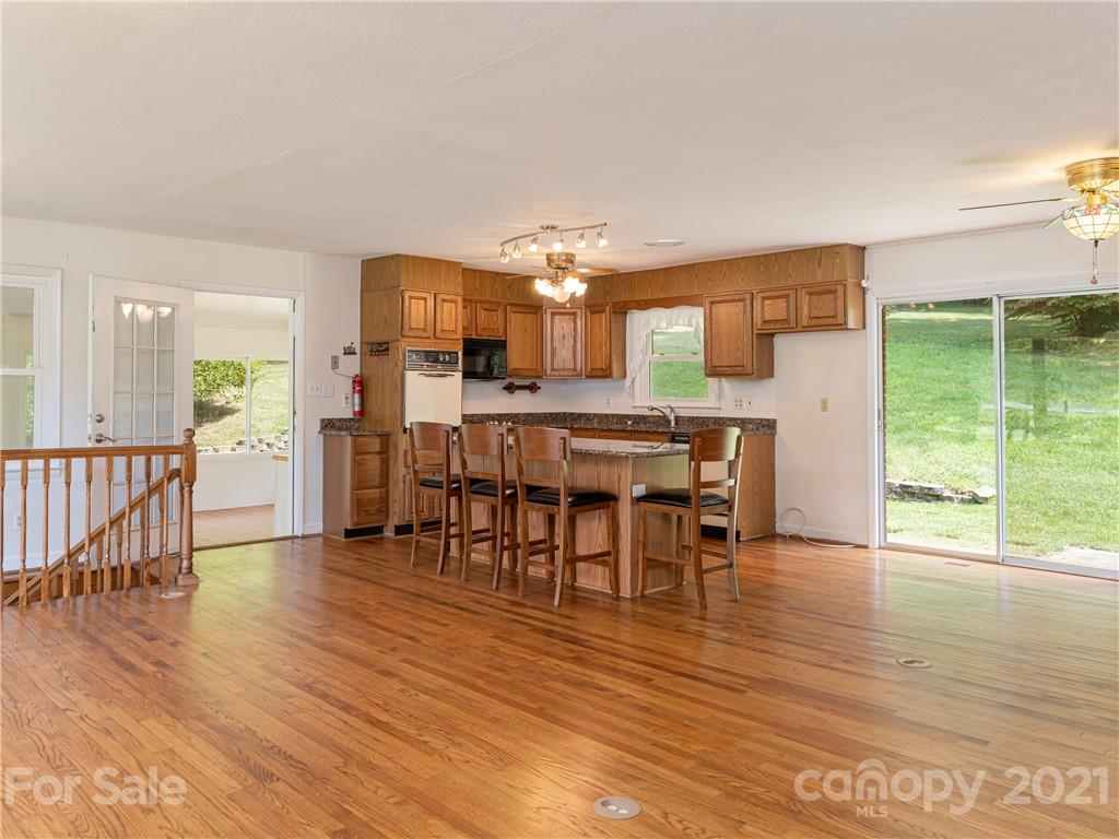137 Bell Road Asheville, NC 28805 - Photo 11 of 48 Gallery Image 11