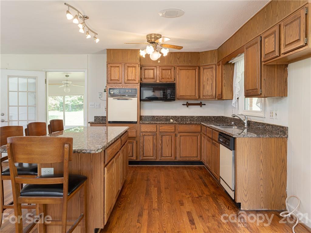 137 Bell Road Asheville, NC 28805 - Photo 14 of 48 Gallery Image 14