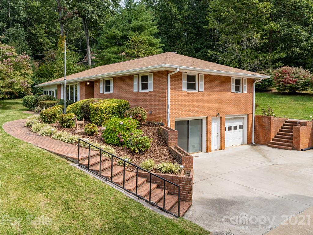 137 Bell Road Asheville, NC 28805 - Photo 4 of 48 Gallery Image 4