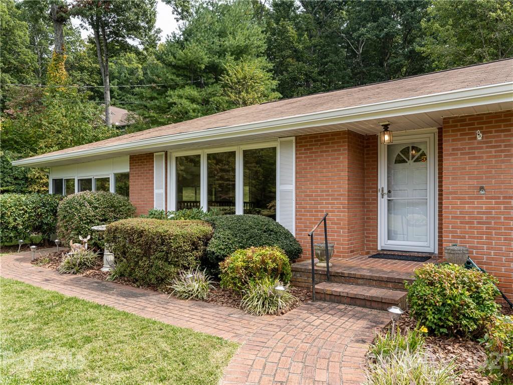 137 Bell Road Asheville, NC 28805 - Photo 6 of 48 Gallery Image 6
