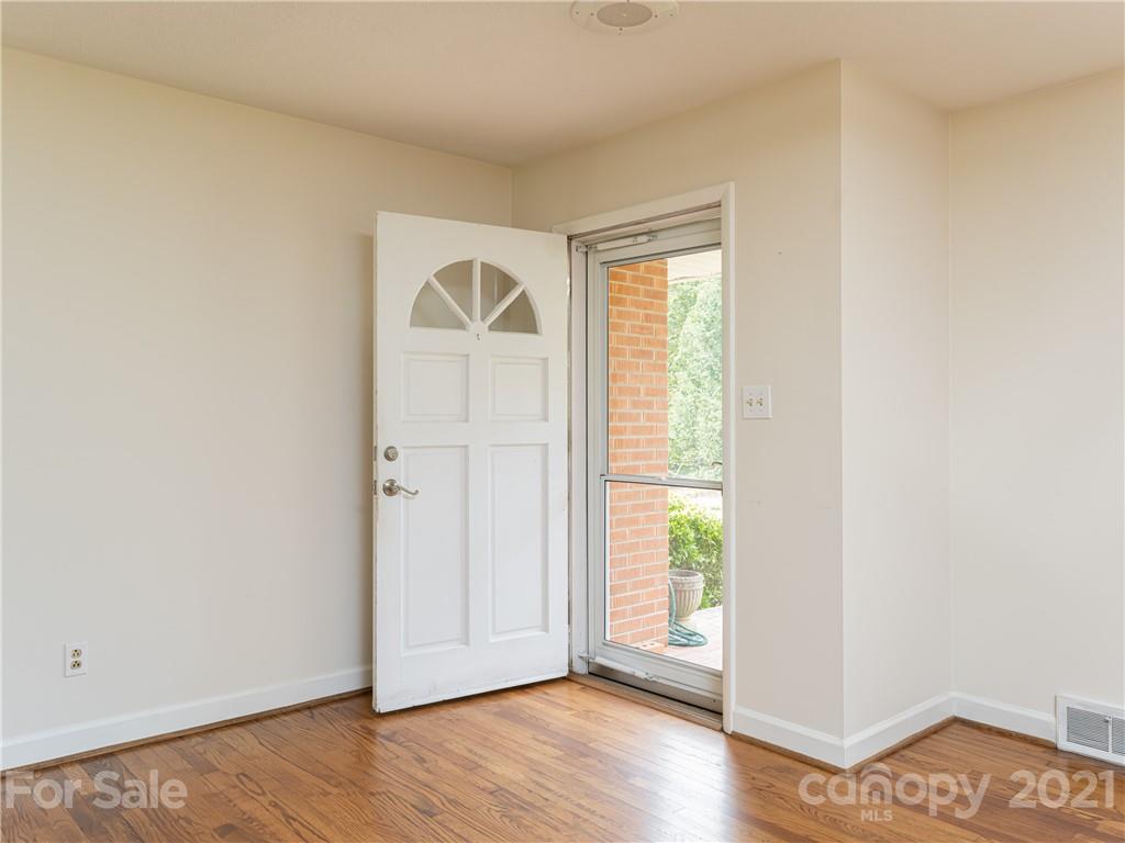 137 Bell Road Asheville, NC 28805 - Photo 7 of 48 Gallery Image 7