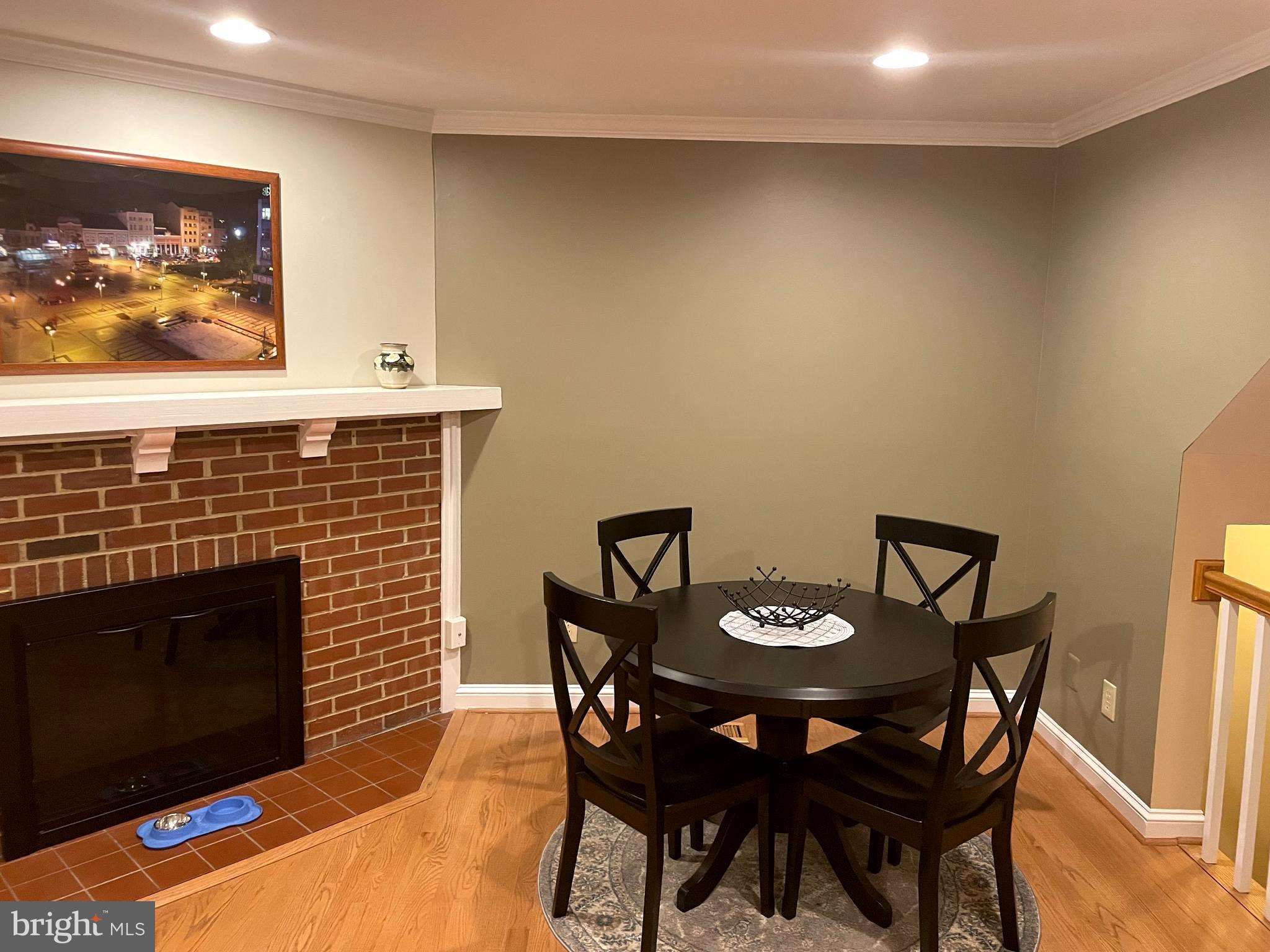 1604 Apricot Court Reston, VA 20190 - Photo 7 of 36 BREAKFAST AREA