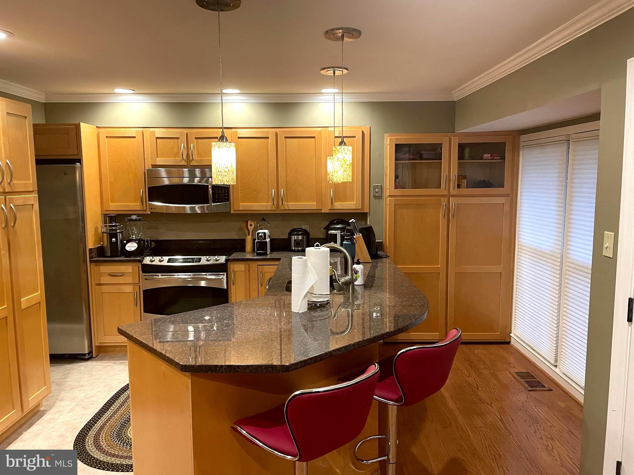 1604 Apricot Court Reston, VA 20190 - Photo 9 of 36 KITCHEN