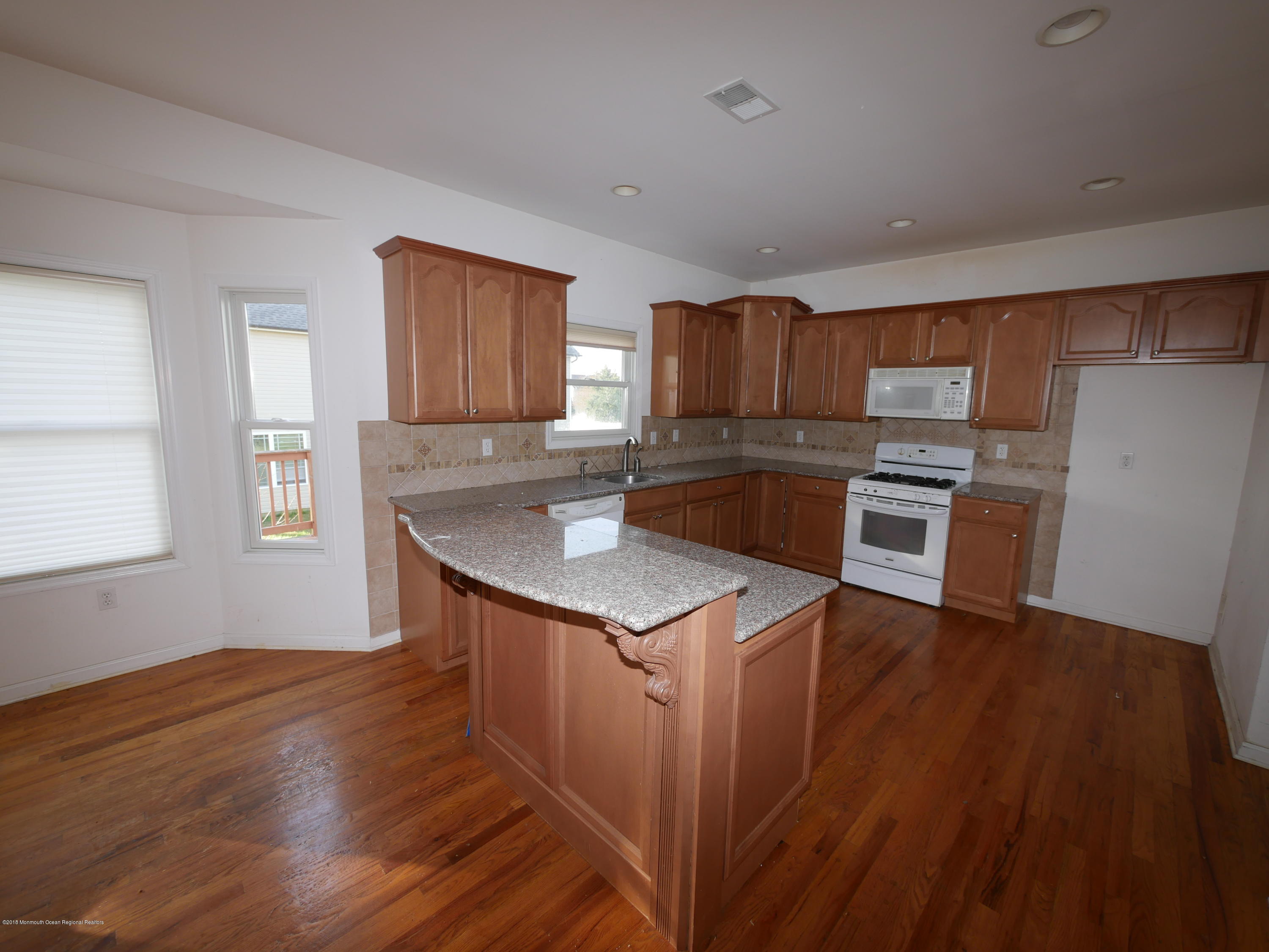 274 County Road Cliffwood, NJ 07721 - Photo 15 of 29 P1000586