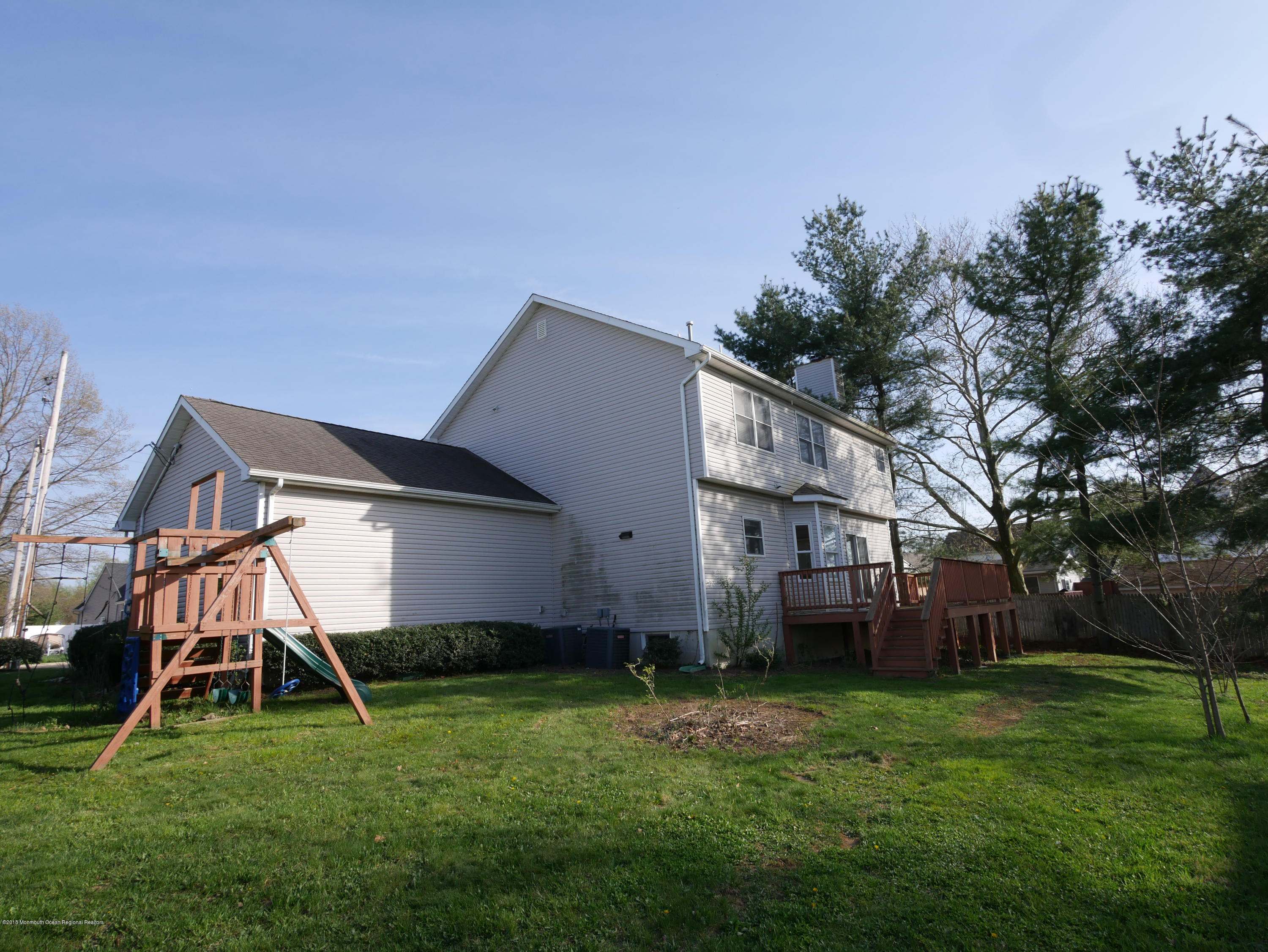 274 County Road Cliffwood, NJ 07721 - Photo 3 of 29 P1000570