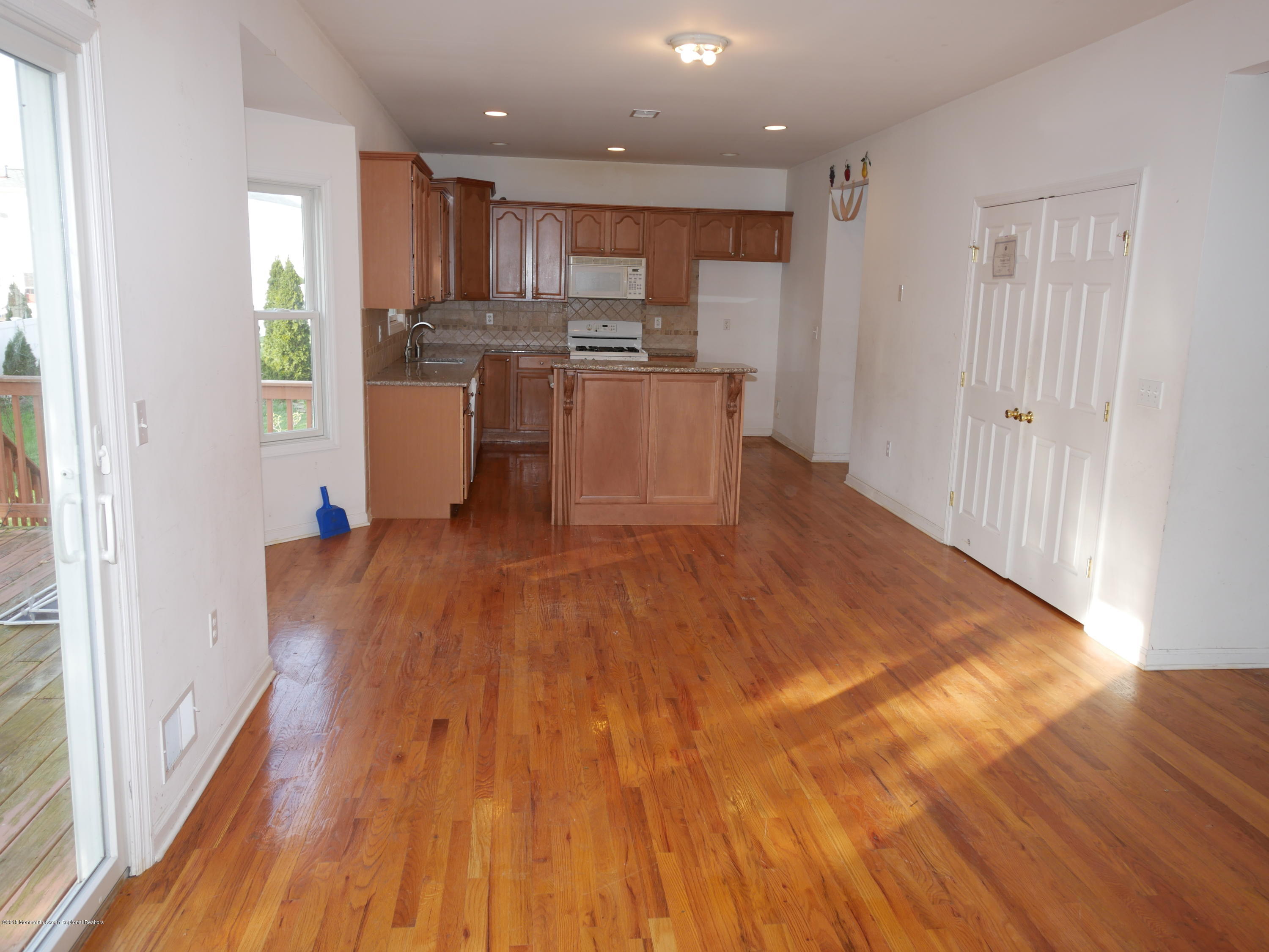 274 County Road Cliffwood, NJ 07721 - Photo 6 of 29 P1000575
