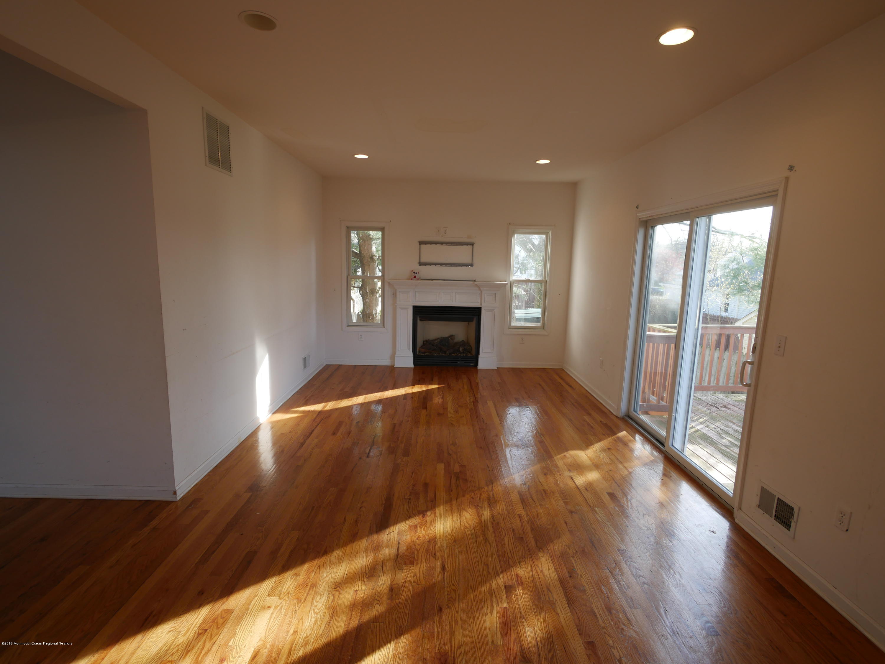 274 County Road Cliffwood, NJ 07721 - Photo 7 of 29 P1000576