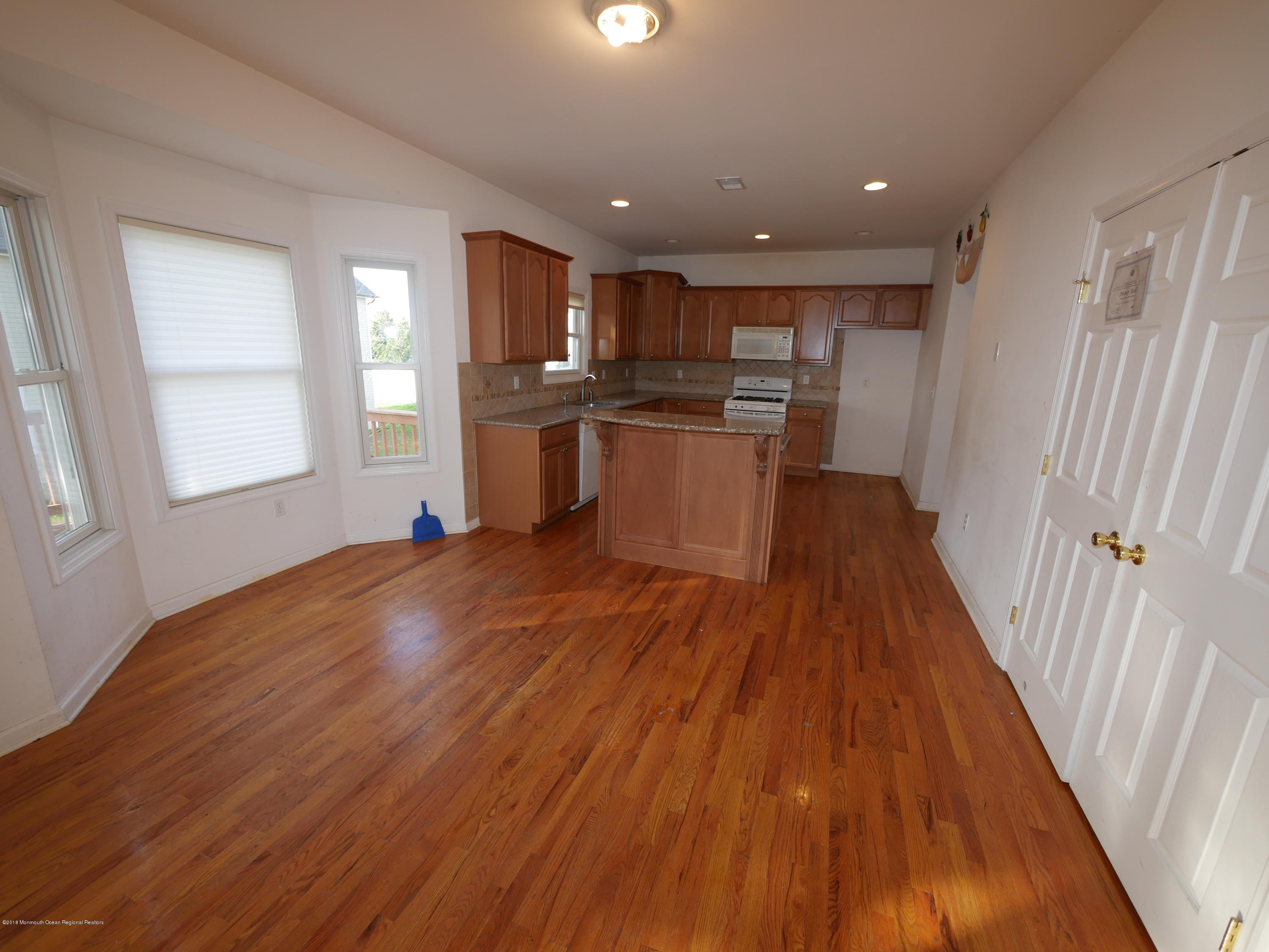 274 County Road Cliffwood, NJ 07721 - Photo 8 of 29 P1000577