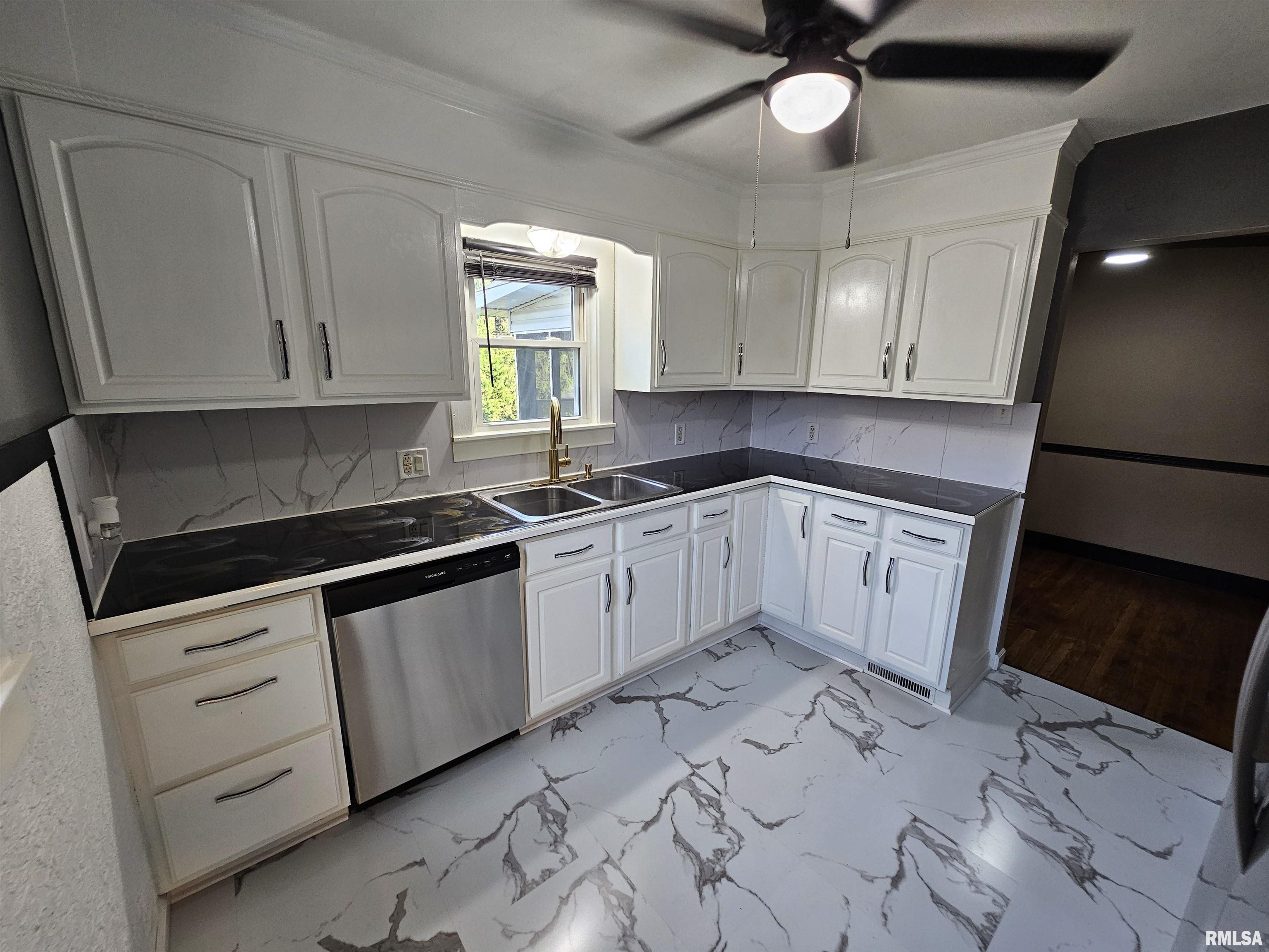 702 South 25th Street Mount Vernon, IL 62864 - Photo 17 of 34