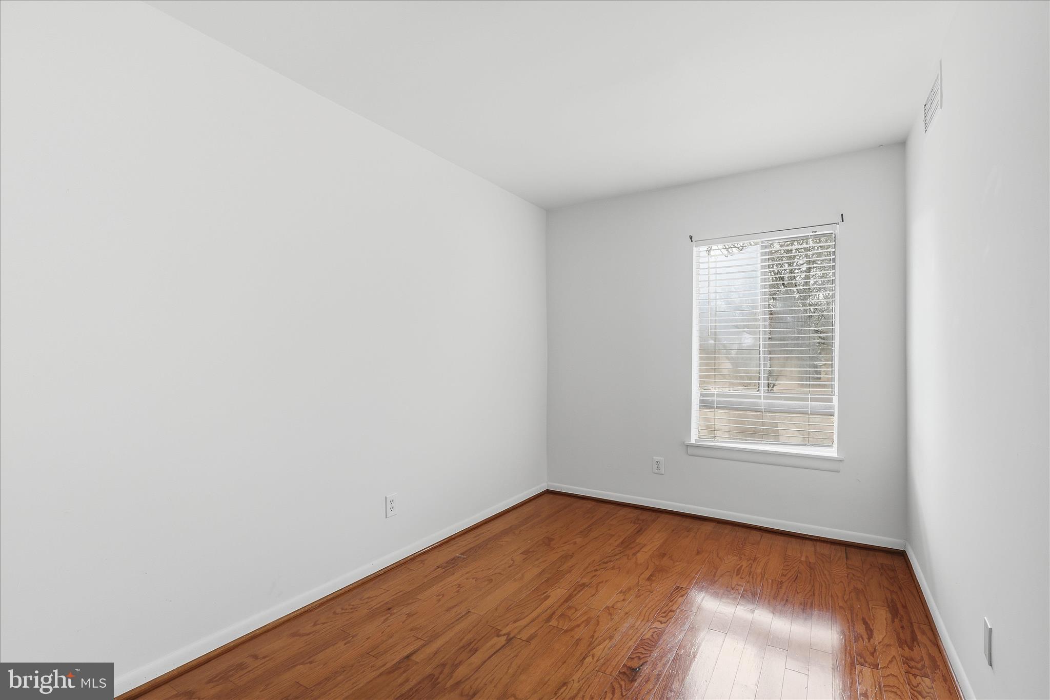 2255 Castle Rock Square, Unit 21C Reston, VA 20191 - Photo 14 of 33 an empty room with a window
