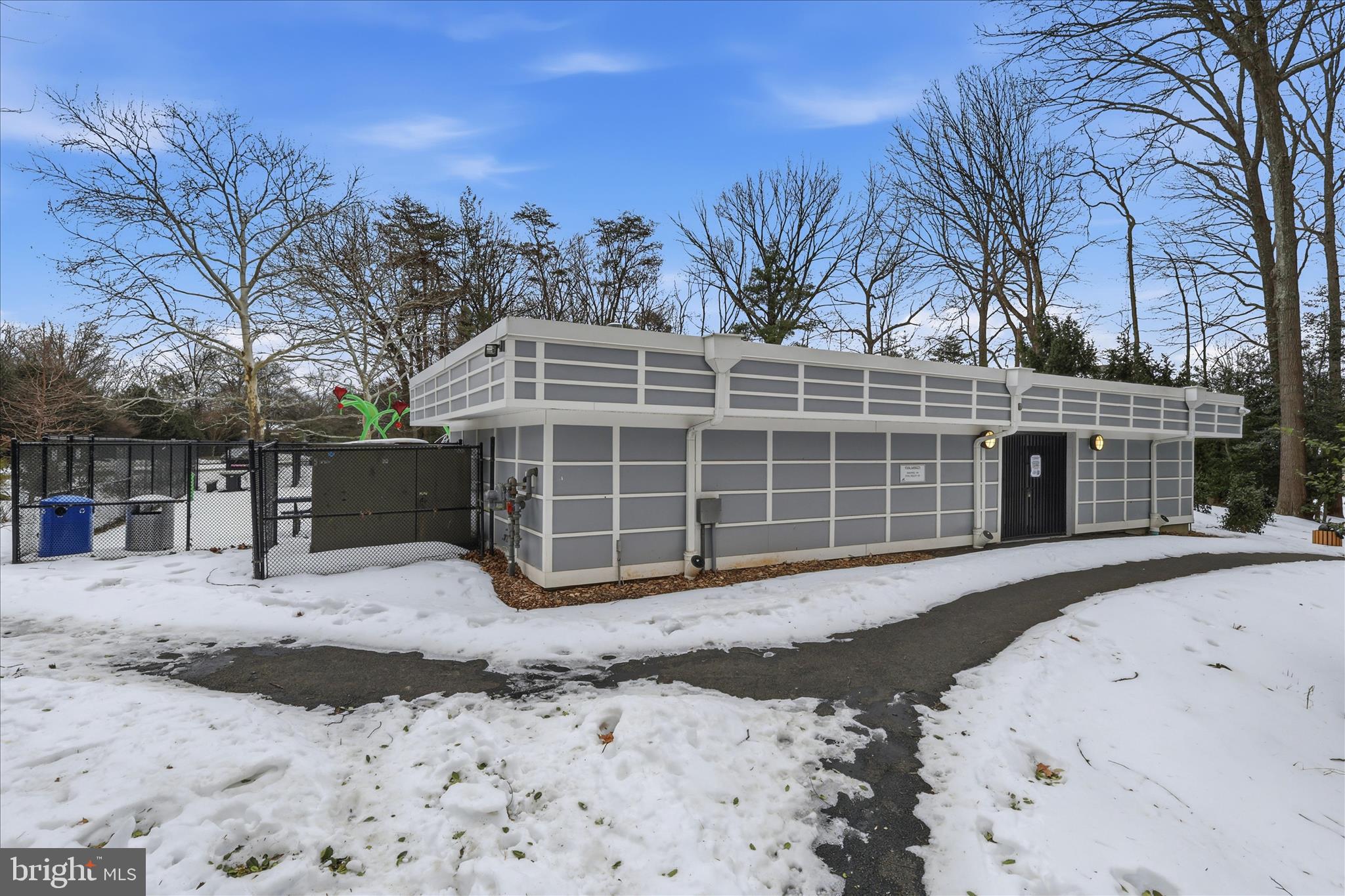 2255 Castle Rock Square, Unit 21C Reston, VA 20191 - Photo 27 of 33 a front view of a house with a yard