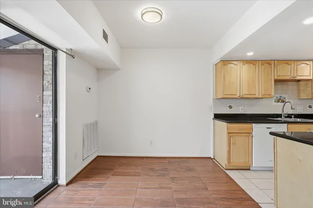 $344,500 | 2255 Castle Rock Square, Unit 21C, Reston, VA 20191