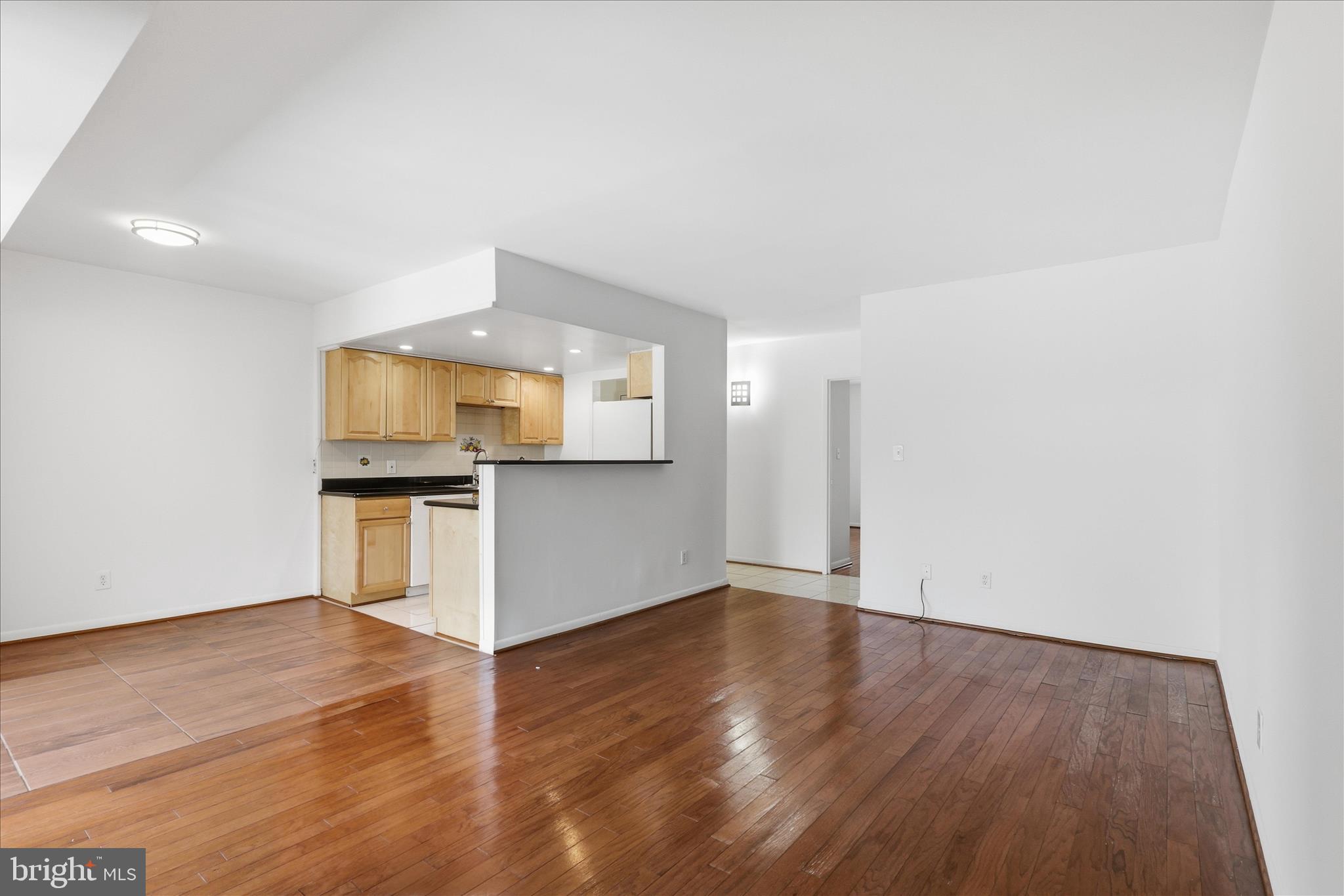 2255 Castle Rock Square, Unit 21C Reston, VA 20191 - Photo 8 of 33 a view of a kitchen with wooden floor and electronic appliances
