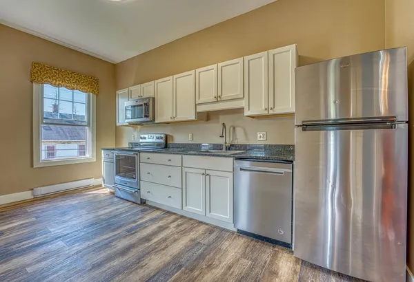 $1,050,000 | 2-6 Perkins Place, Haverhill, NH 03785