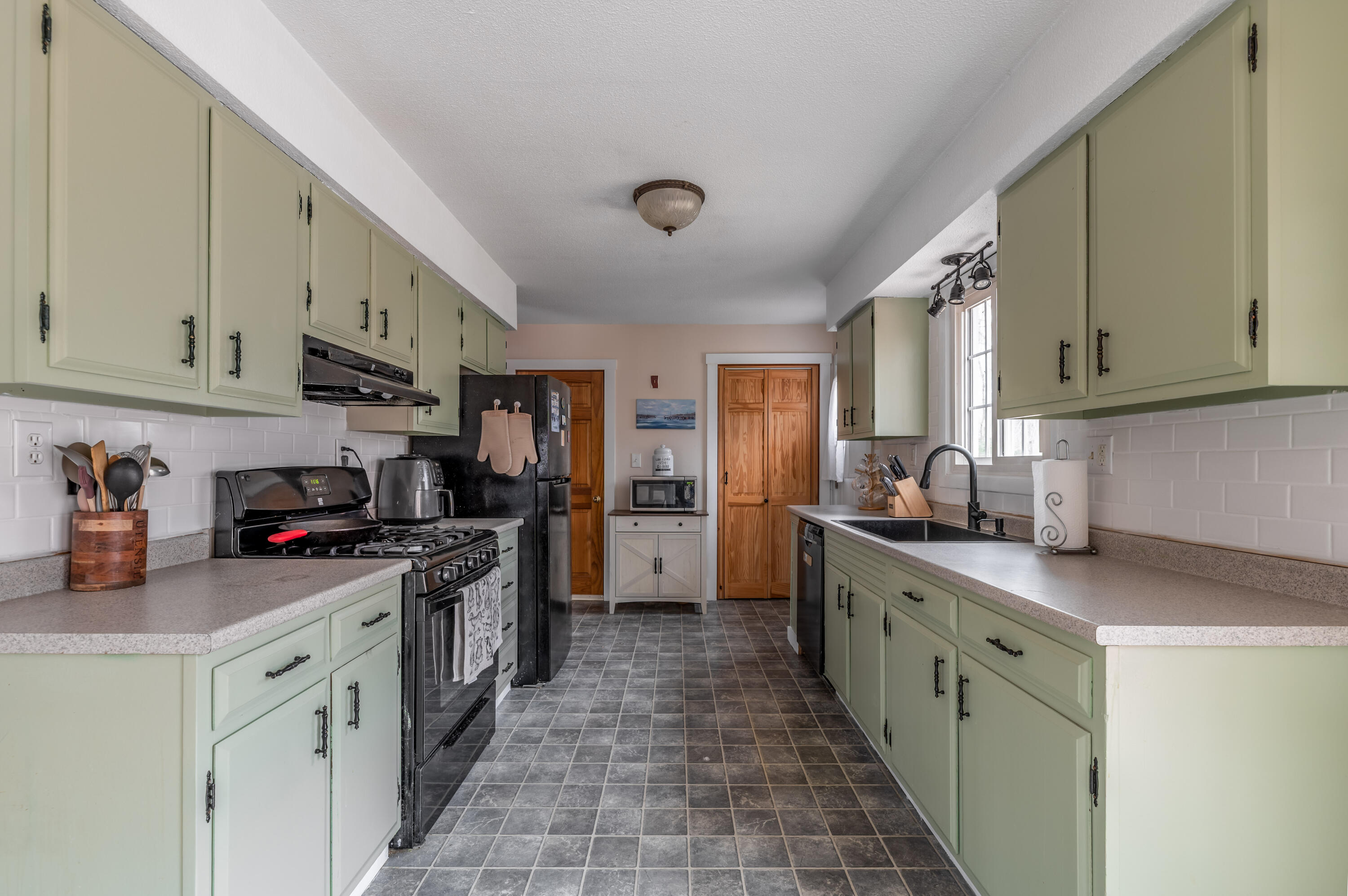 724 Millvale Road Bucksport, ME 04416 - Photo 8 of 49 Kitchen