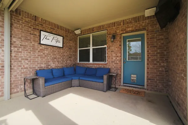 a view of a fountain in front of a house