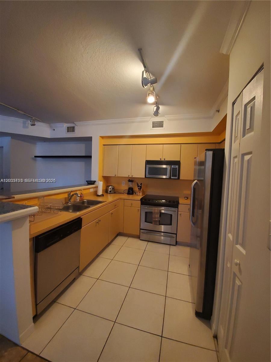 6801 Southwest 44th Street, Unit 203 Miami, FL 33155 - Photo 6 of 24