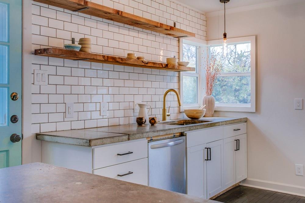 1331 Michigan Avenue Dallas, TX 75216 - Photo 19 of 40 a kitchen with a sink and cabinets