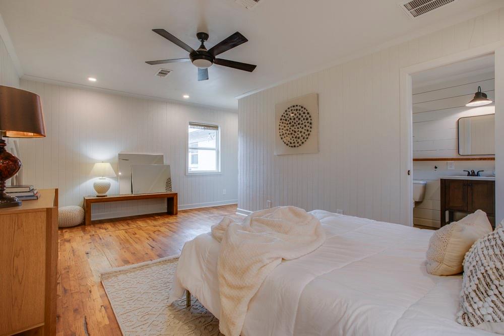 1331 Michigan Avenue Dallas, TX 75216 - Photo 30 of 40 a bedroom with a bed and a chandelier