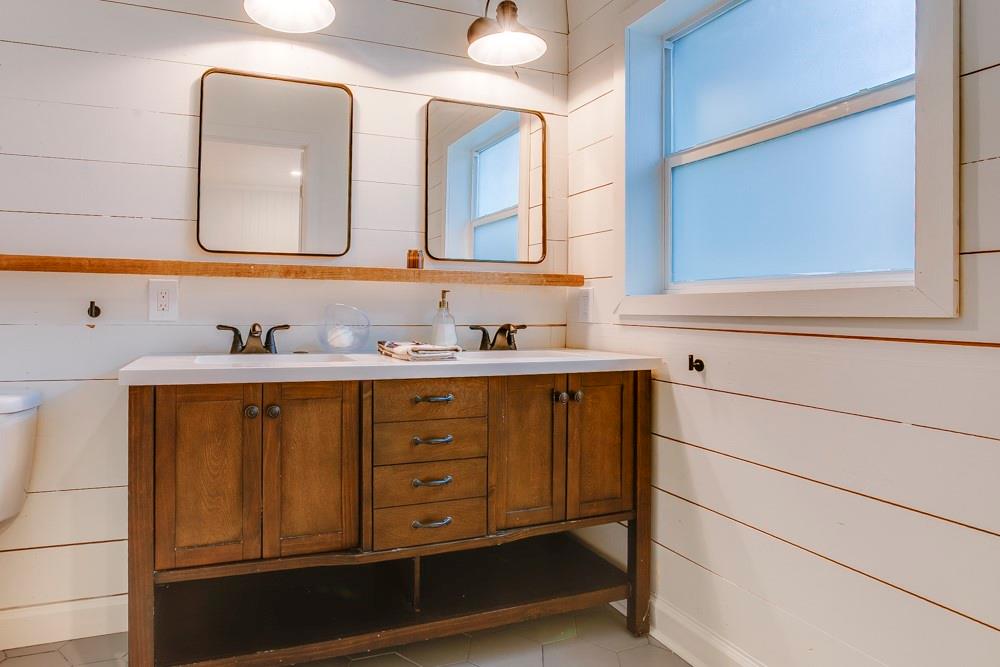 1331 Michigan Avenue Dallas, TX 75216 - Photo 32 of 40 a bathroom with a sink vanity and mirror