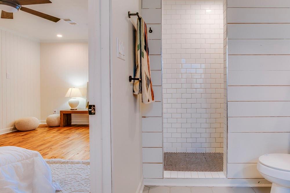 1331 Michigan Avenue Dallas, TX 75216 - Photo 34 of 40 a en suite bathroom with a sink