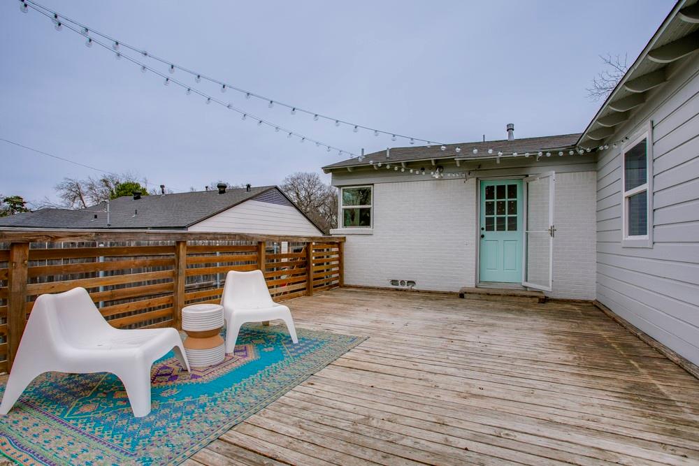 1331 Michigan Avenue Dallas, TX 75216 - Photo 37 of 40 a roof deck with table and chairs