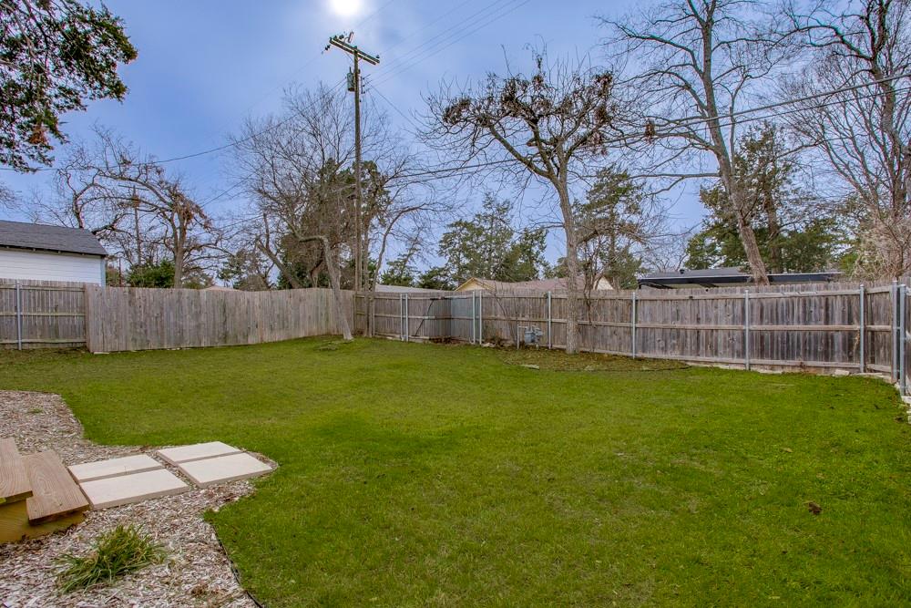 1331 Michigan Avenue Dallas, TX 75216 - Photo 38 of 40 a view of a backyard with green space