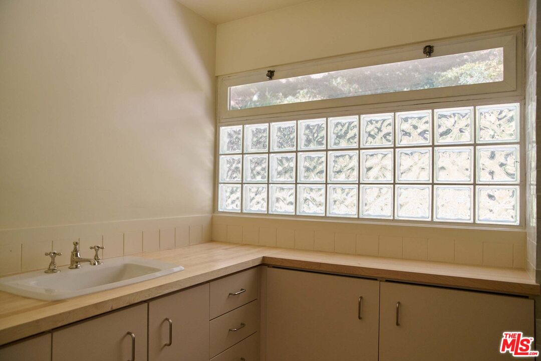 603 Hightree Road Los Angeles, CA 90402 - Photo 16 of 22