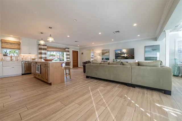 $1,250,000 | 2832 Northeast 34th Street, Lighthouse Point, FL 33064