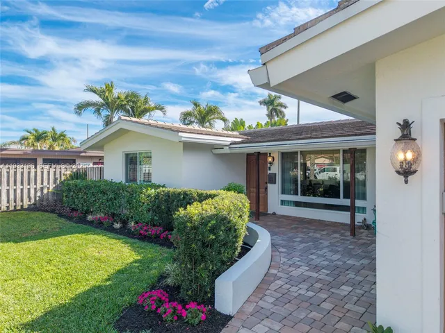 $1,250,000 | 2832 Northeast 34th Street, Lighthouse Point, FL 33064