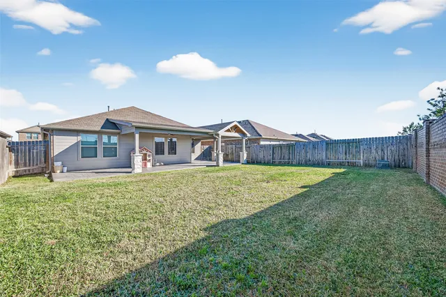 a view of a house with a backyard