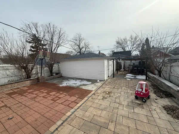 a view of a back yard of the house