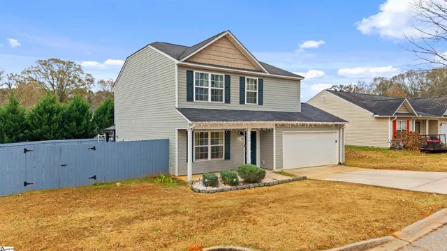 $275,000 | 743 Cannonsburg Drive, Duncan, SC 29334