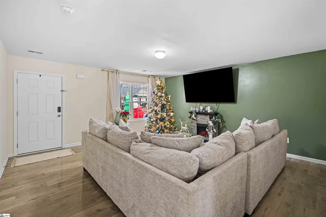 $275,000 | 743 Cannonsburg Drive, Duncan, SC 29334