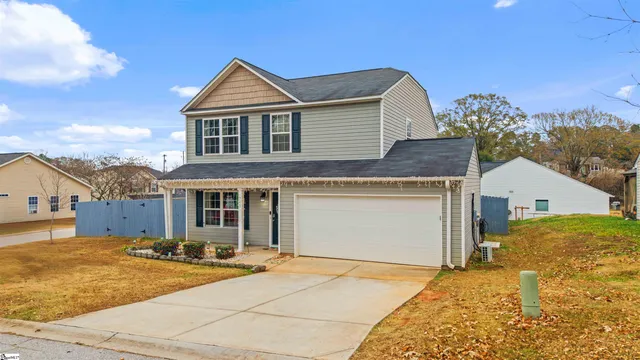 $275,000 | 743 Cannonsburg Drive, Duncan, SC 29334