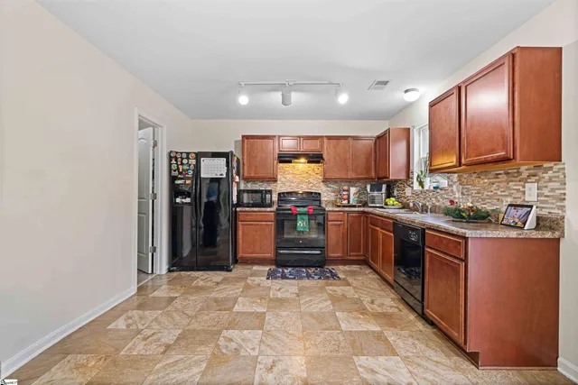 $275,000 | 743 Cannonsburg Drive, Duncan, SC 29334