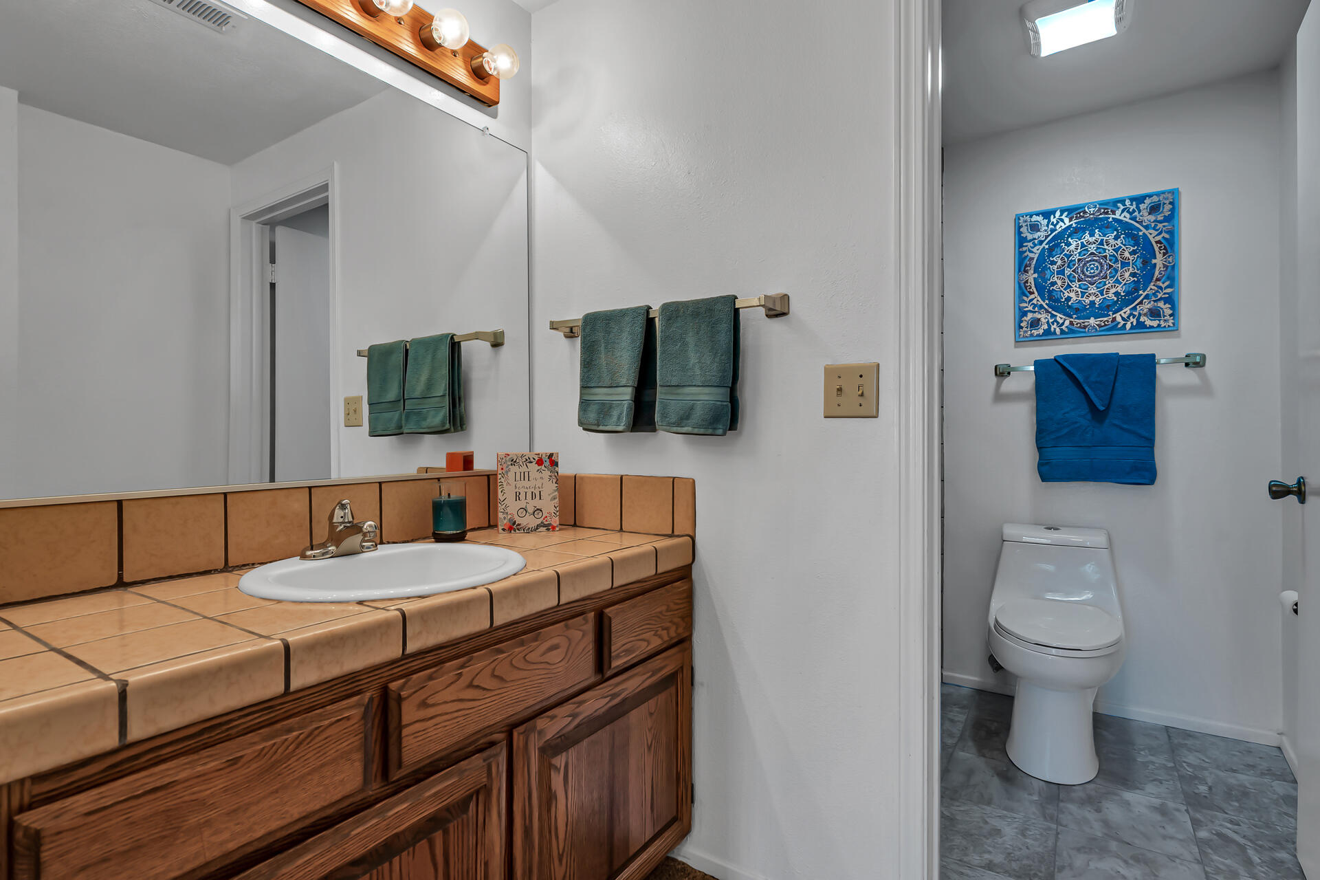 410 Ridgecrest Trail, Unit 129 Redding, CA 96003 - Photo 12 of 26 Dressing Area