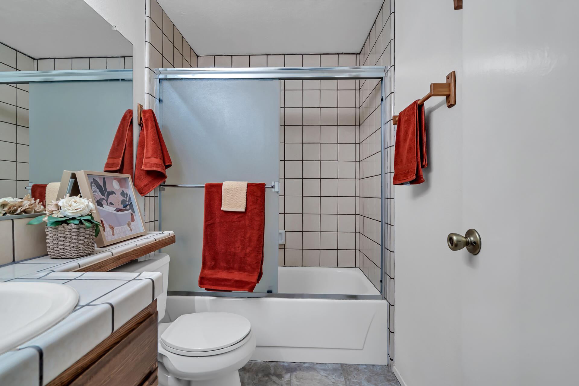 410 Ridgecrest Trail, Unit 129 Redding, CA 96003 - Photo 17 of 26 Hall Bath