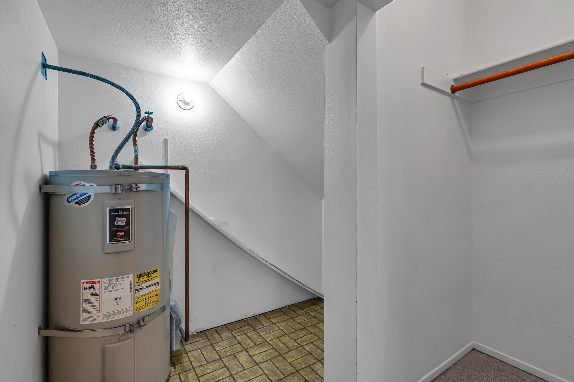 410 Ridgecrest Trail, Unit 129 Redding, CA 96003 - Photo 19 of 26 Storage Room/Closet