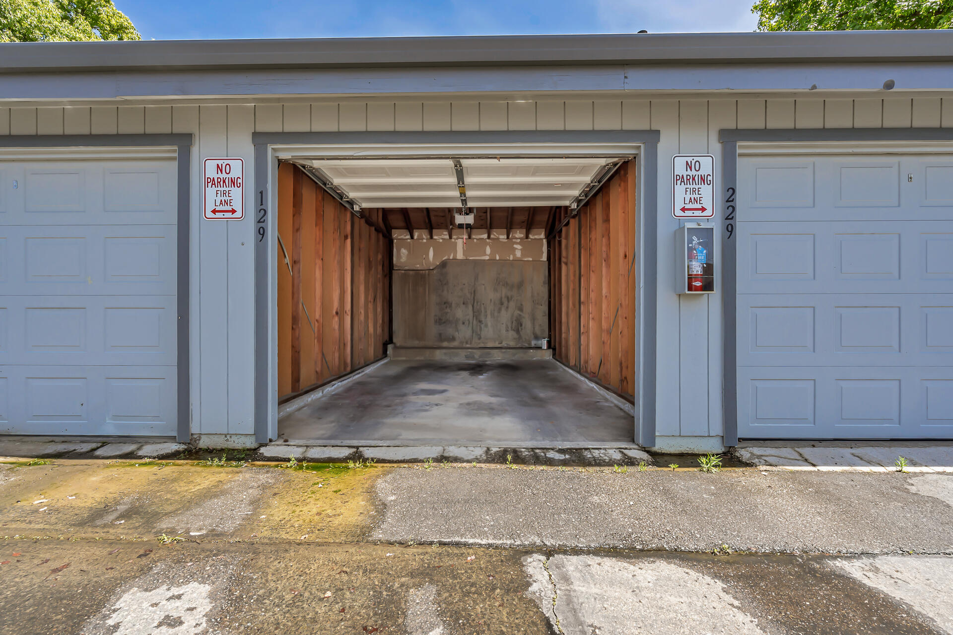 410 Ridgecrest Trail, Unit 129 Redding, CA 96003 - Photo 20 of 26 Single Garage w/opener