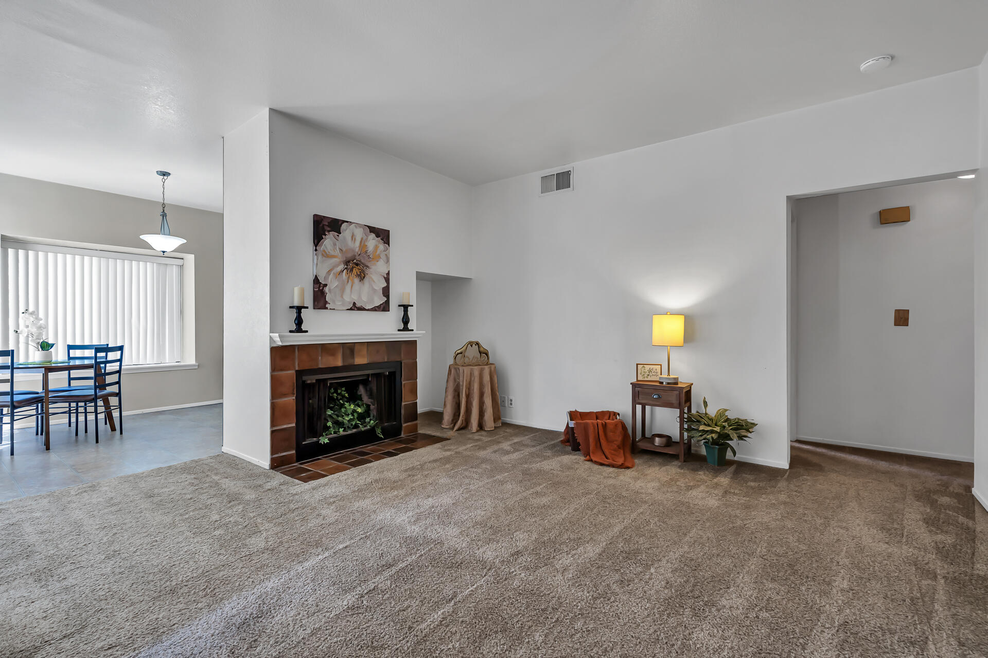 410 Ridgecrest Trail, Unit 129 Redding, CA 96003 - Photo 3 of 26 Living Room