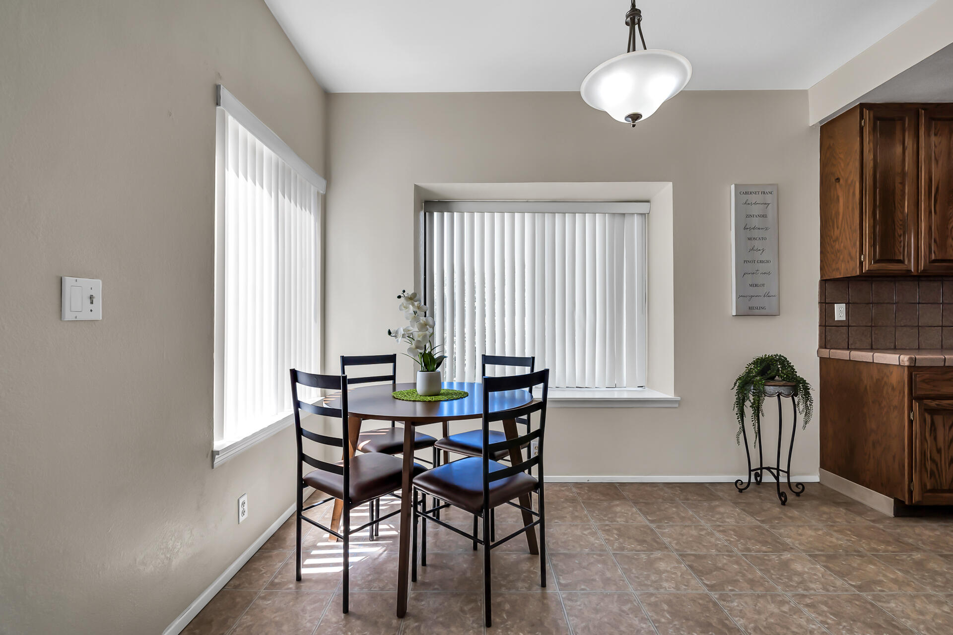 410 Ridgecrest Trail, Unit 129 Redding, CA 96003 - Photo 5 of 26 Dining Area