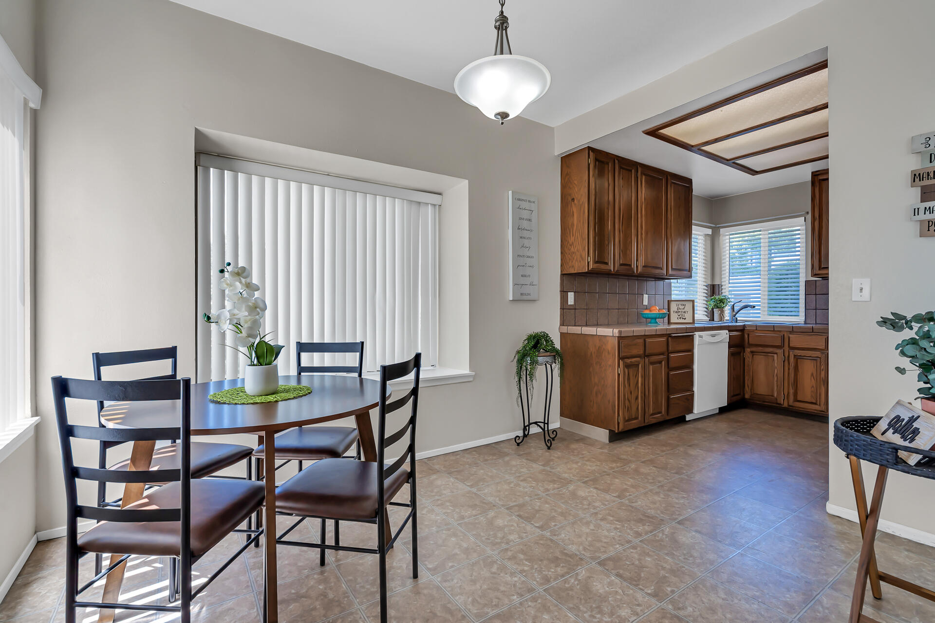 410 Ridgecrest Trail, Unit 129 Redding, CA 96003 - Photo 6 of 26 Kitchen